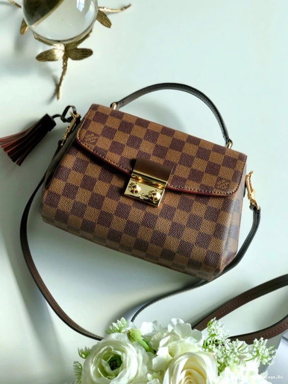 Vuitton CROISETTE Louis 0524